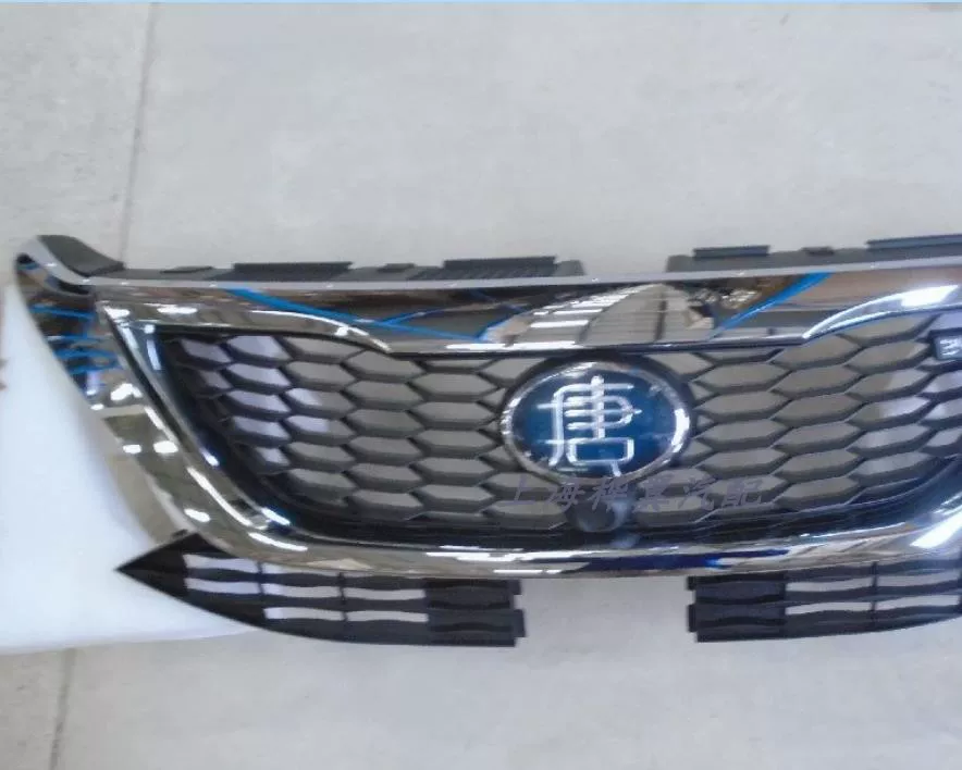Подходит для сборки передней решетки решетки BYD TANG, оригинал логотипа с логотипом среднего сетевого автомобиля передней сети.