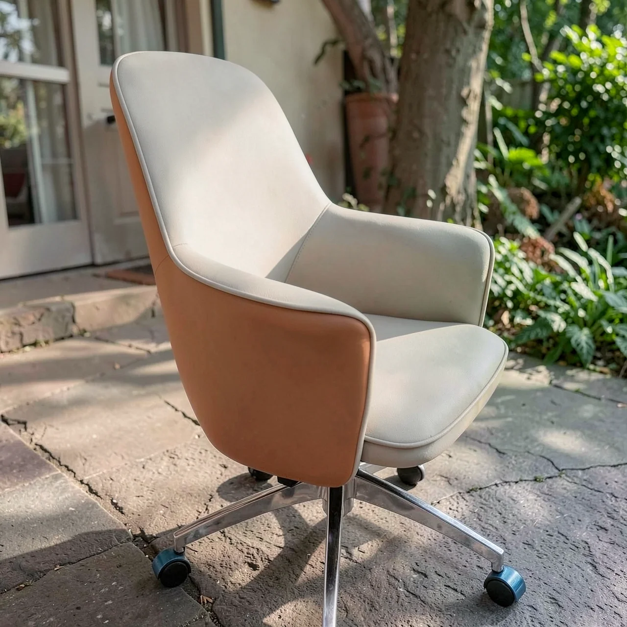 Modern minimalist office chair, ergonomic computer chair, Vienna hotel apartment, desk and chair, writing chair, reception chair
