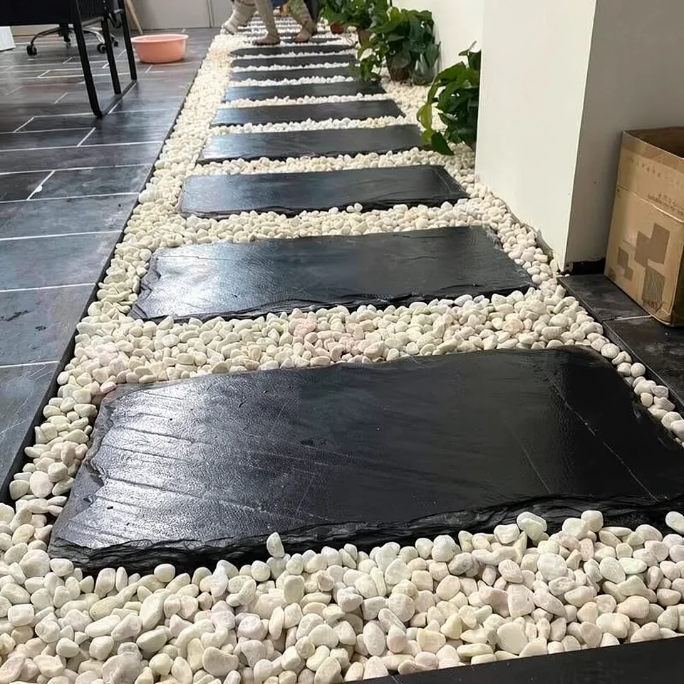 Плиты из натурального голубого камня для садовых дорожек